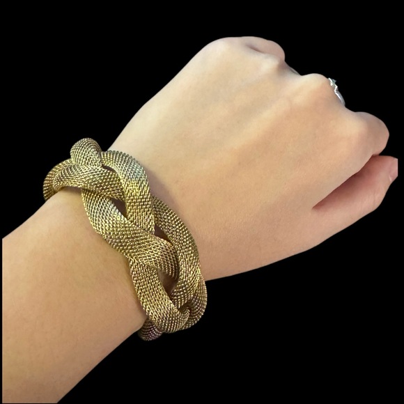 ✨Beautiful Gold Plated Mesh Interlocking Bracelet - Picture 2 of 2